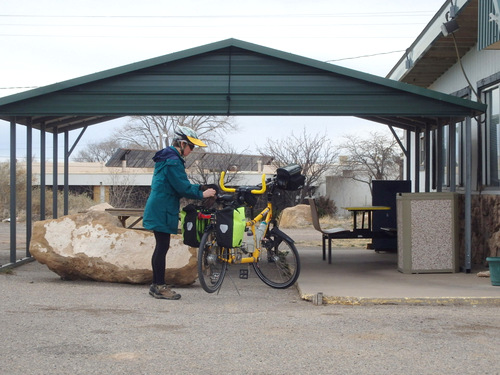 Terry readied the Bee for Lunch at the RayLee Diner in Carrizozo, New Mexico.